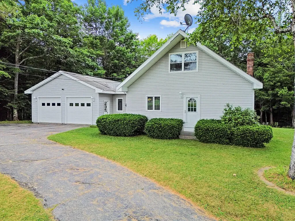 93 Bay Road Bowdoinham ME 04008