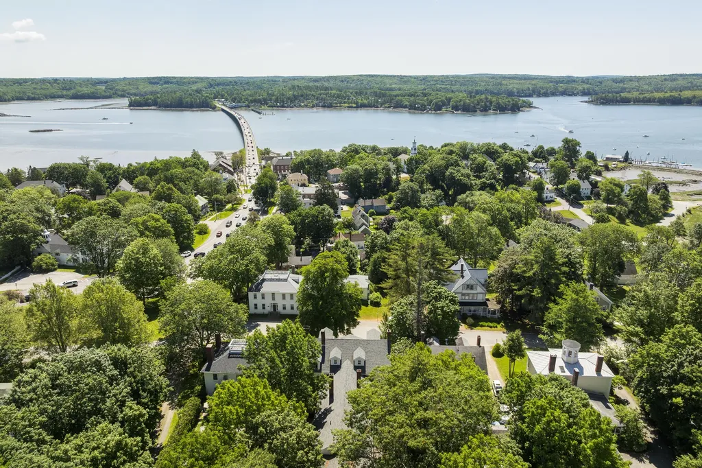 18 High Street Wiscasset ME 04578