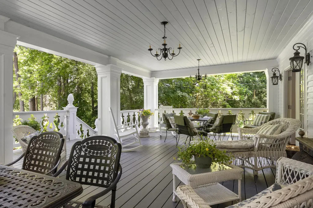 18 High Street Wiscasset ME 04578
