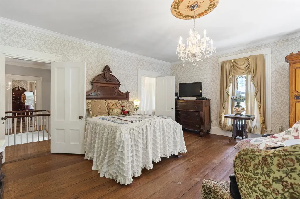 18 High Street Wiscasset ME 04578