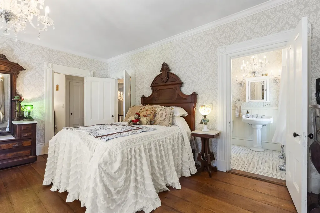 18 High Street Wiscasset ME 04578