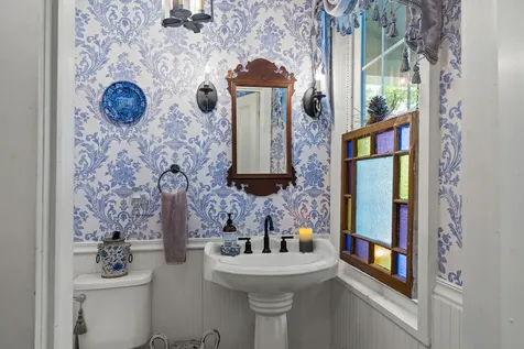 18 High Street Wiscasset ME 04578