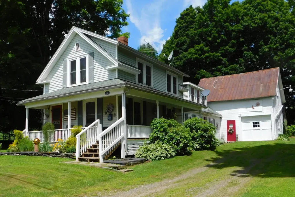 10 Liberty Street Dexter ME 04930