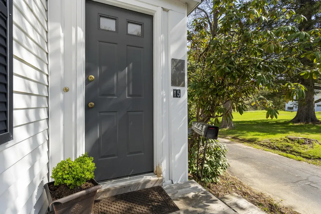 15 Winter Street Topsham ME 04086