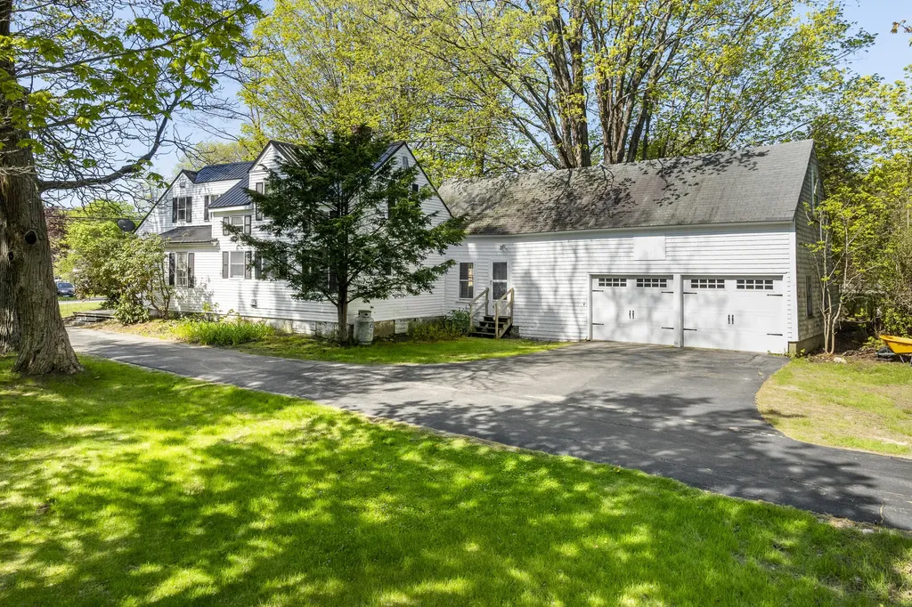 15 Winter Street Topsham ME 04086