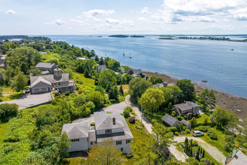 68 West Shore Road Harpswell ME 04003