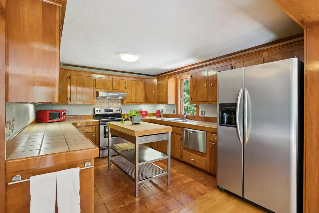 86 Cooks Mill Road Naples ME 04055