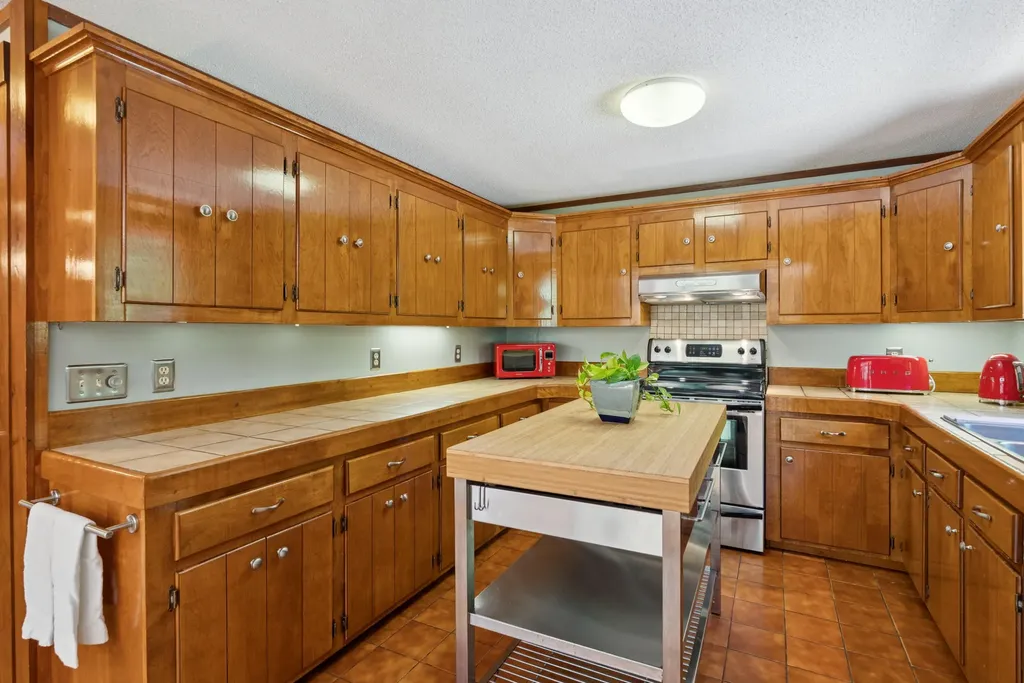 86 Cooks Mill Road Naples ME 04055