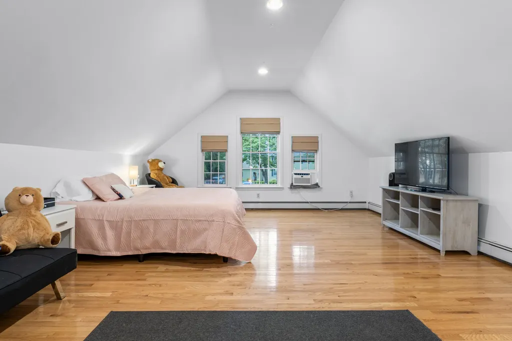 8 Chestnut Road Brunswick ME 04011