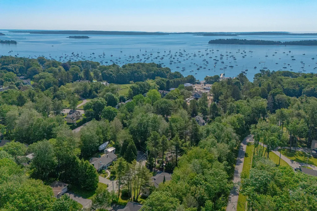 8 Knight Street Falmouth ME 04105