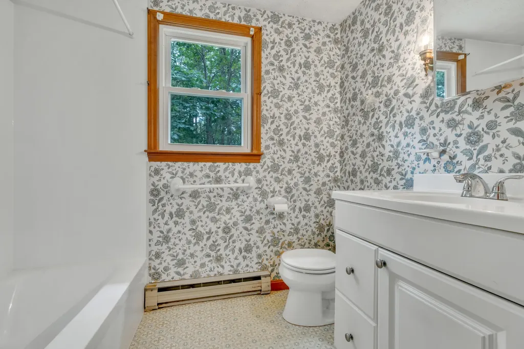 14 Pinewood Circle Biddeford ME 04005