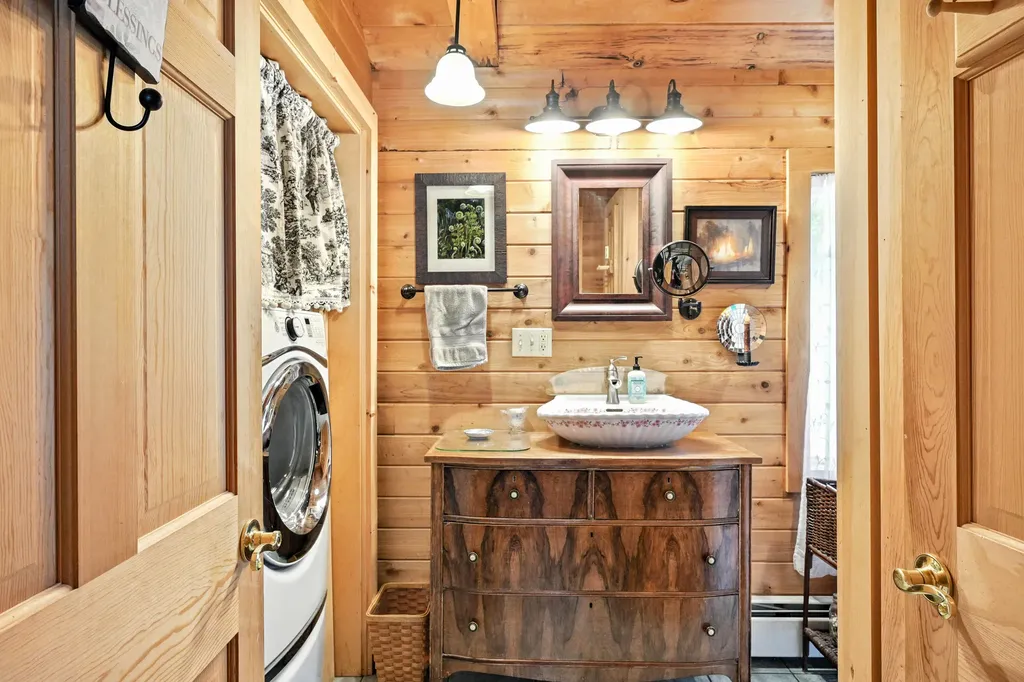 16 Brackett Road Dresden ME 04342