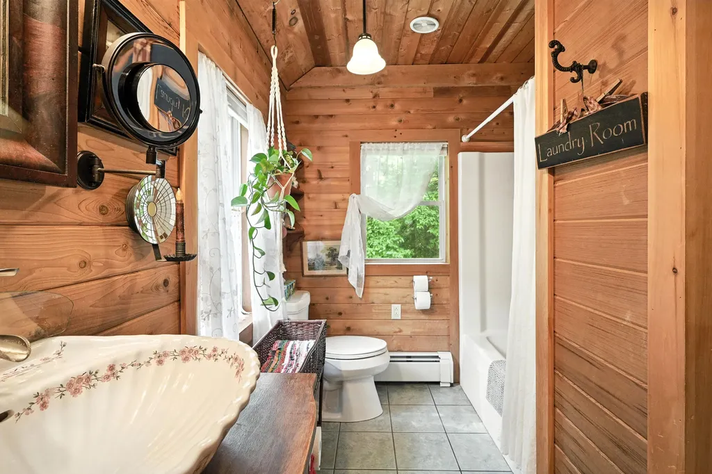 16 Brackett Road Dresden ME 04342