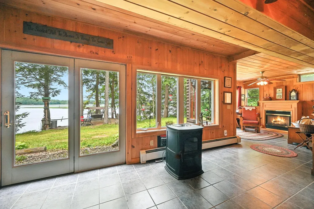 16 Brackett Road Dresden ME 04342