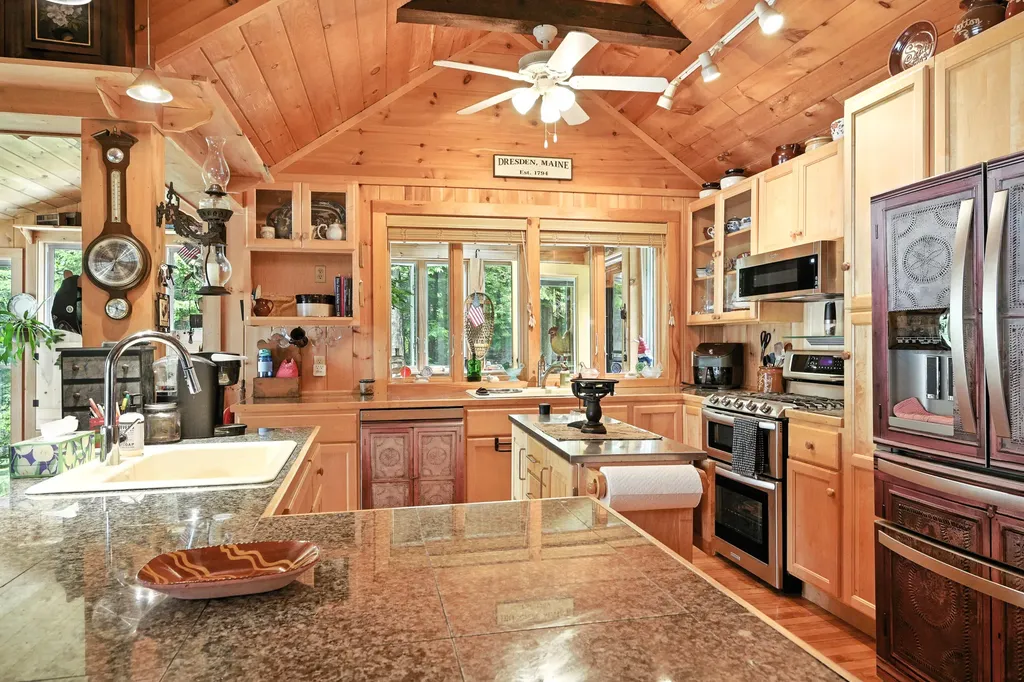 16 Brackett Road Dresden ME 04342