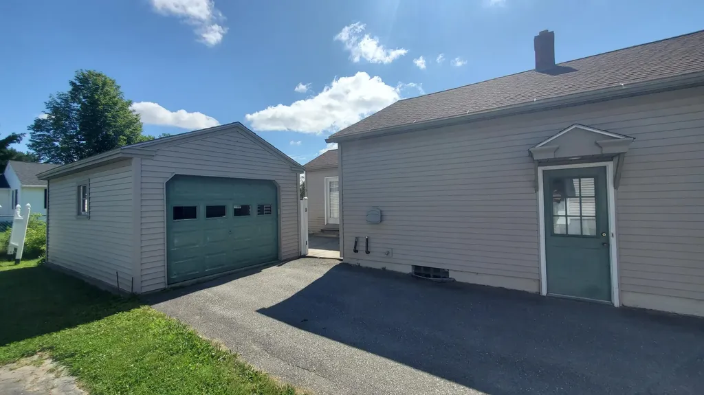 9 Wood Street Bangor ME 04401