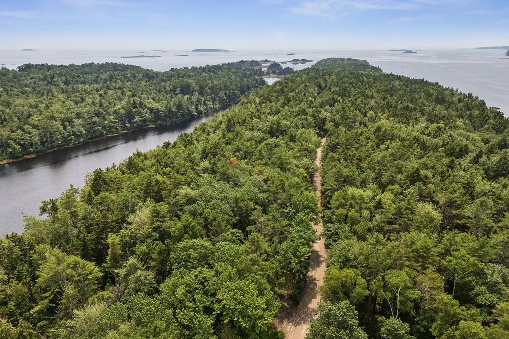 39-23 Gun Point Road Harpswell ME 04079