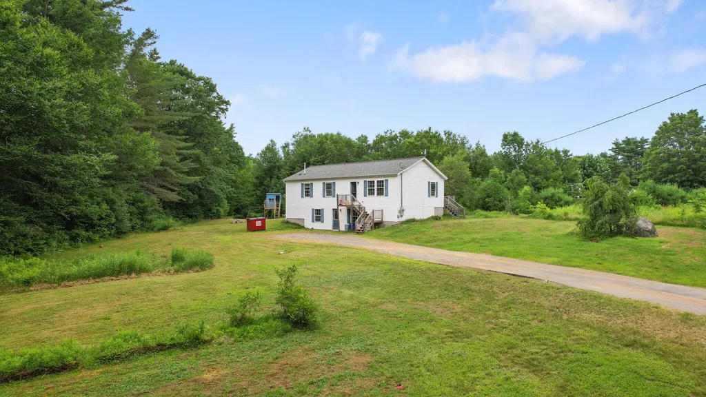 32 Barton Road Windsor ME 04363
