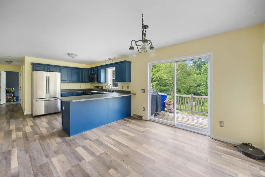 32 Barton Road Windsor ME 04363