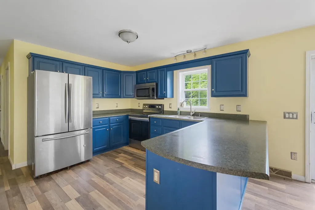 32 Barton Road Windsor ME 04363