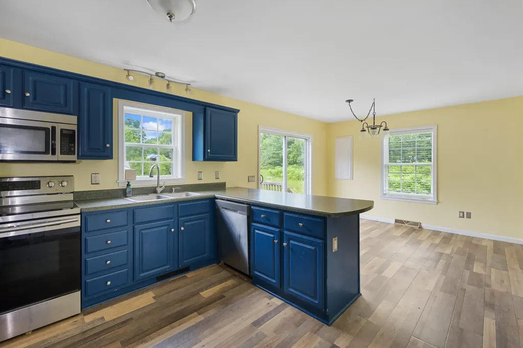 32 Barton Road Windsor ME 04363