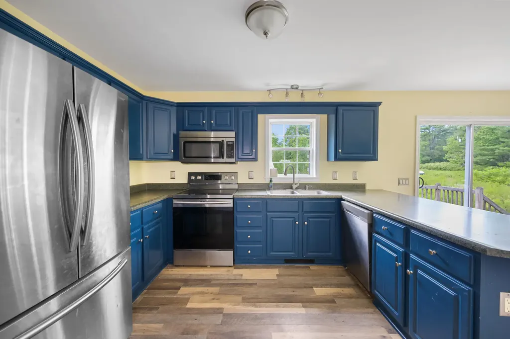 32 Barton Road Windsor ME 04363