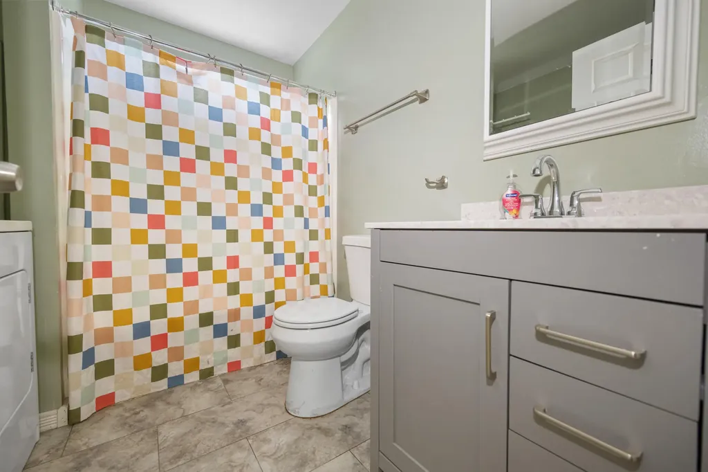 32 Barton Road Windsor ME 04363