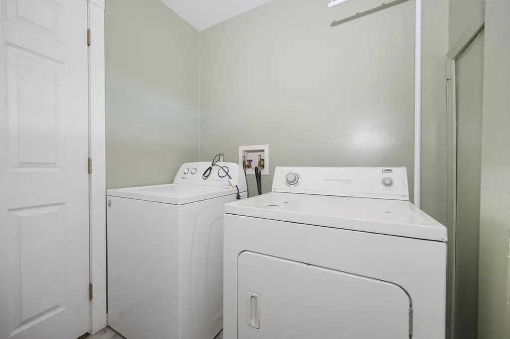 32 Barton Road Windsor ME 04363