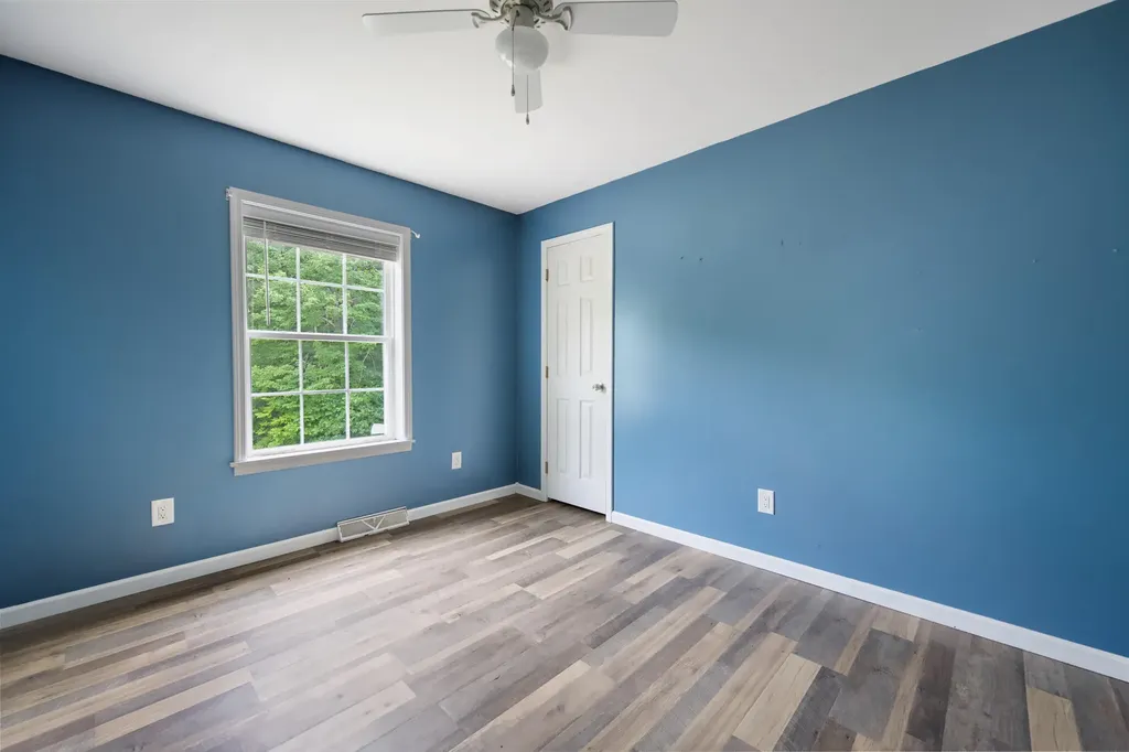 32 Barton Road Windsor ME 04363