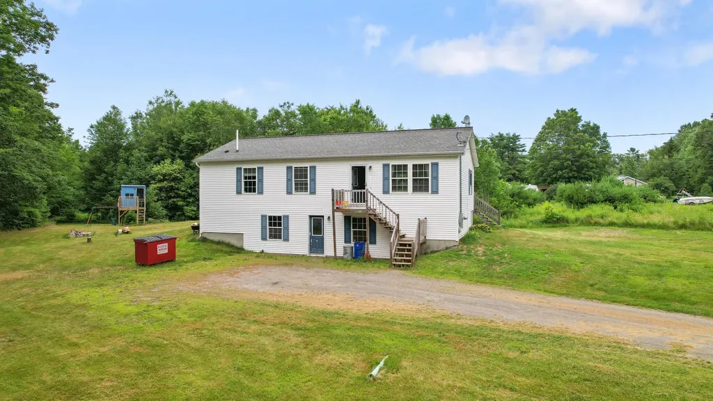 32 Barton Road Windsor ME 04363