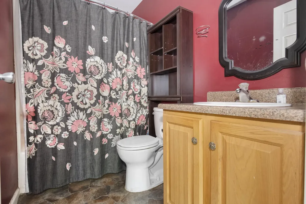 32 Barton Road Windsor ME 04363