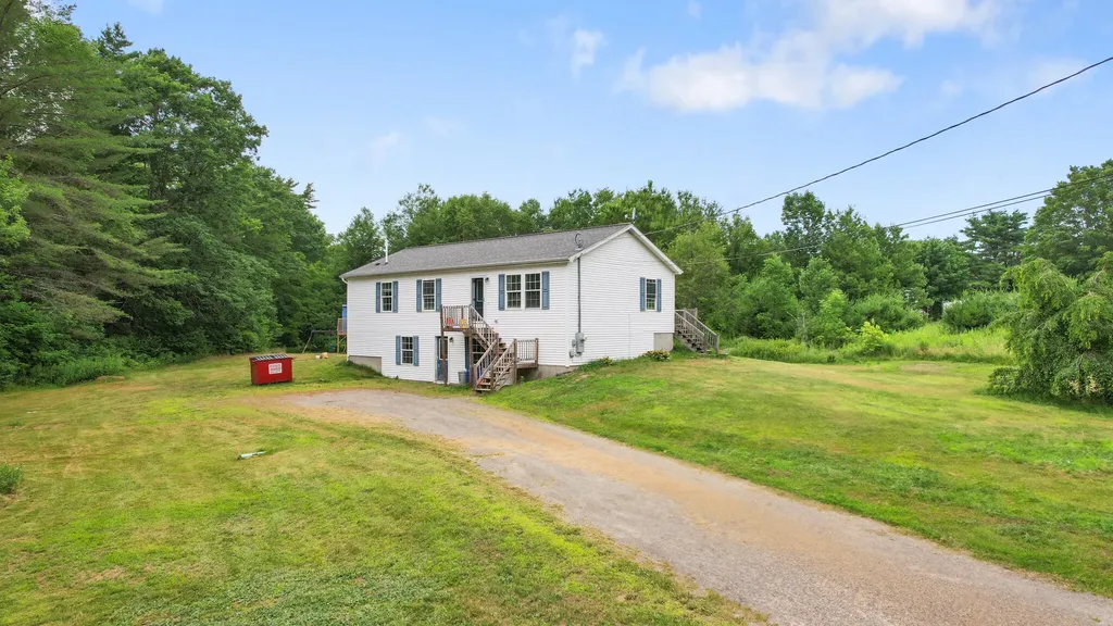 32 Barton Road Windsor ME 04363