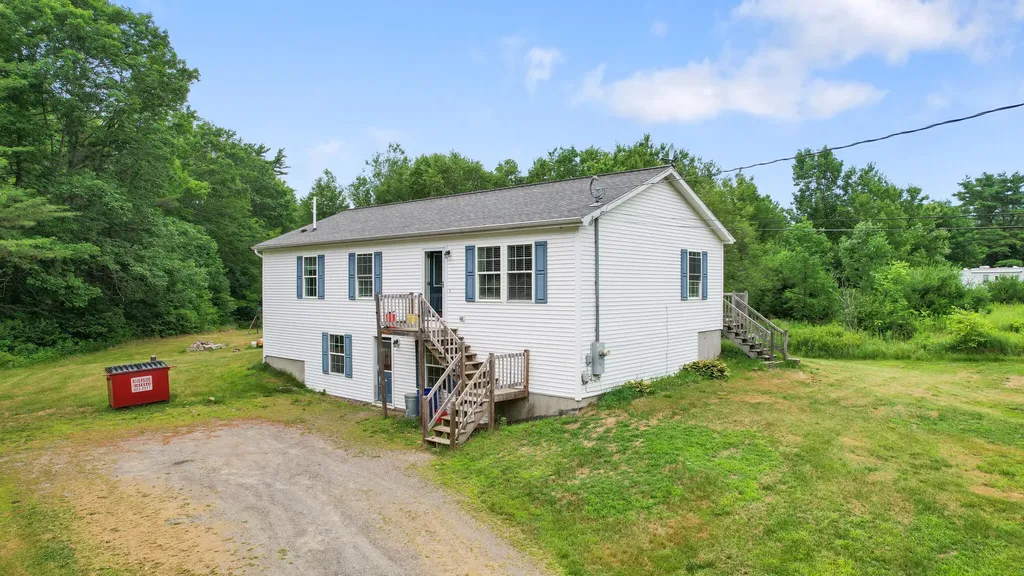 32 Barton Road Windsor ME 04363