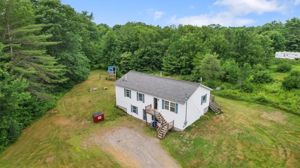 32 Barton Road Windsor ME 04363