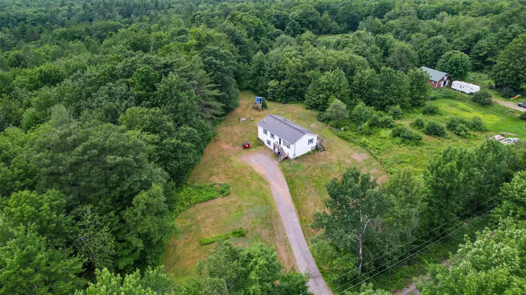32 Barton Road Windsor ME 04363