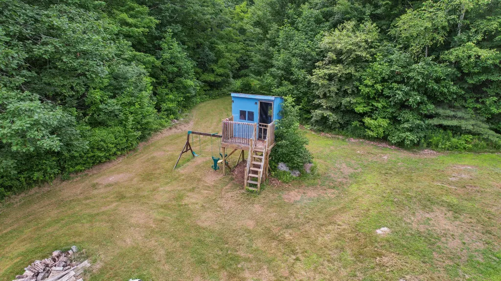 32 Barton Road Windsor ME 04363