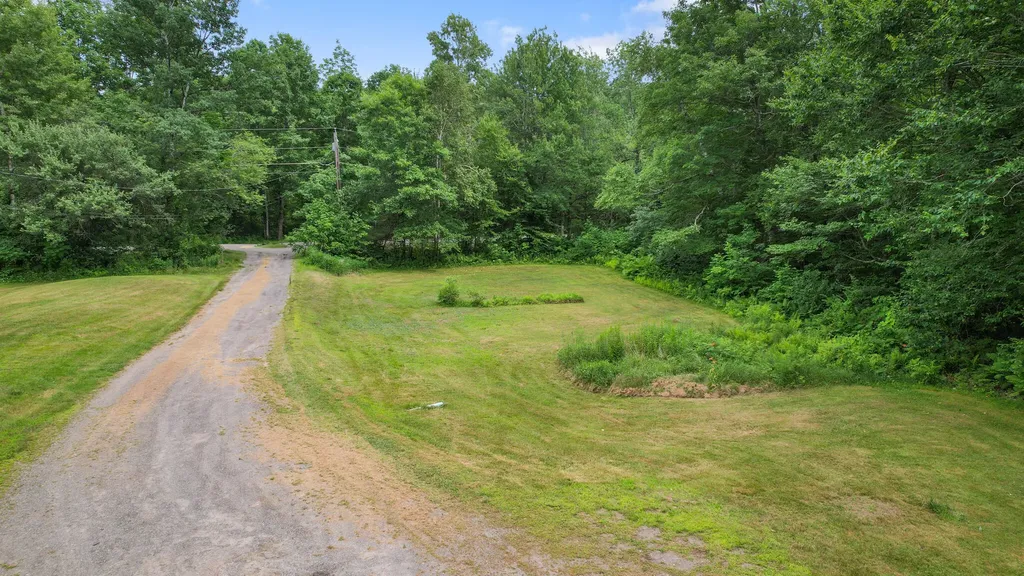32 Barton Road Windsor ME 04363