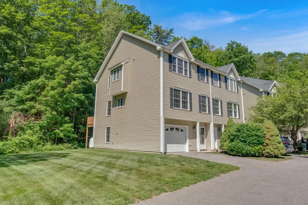 8 Woodside Drive Gorham ME 04038