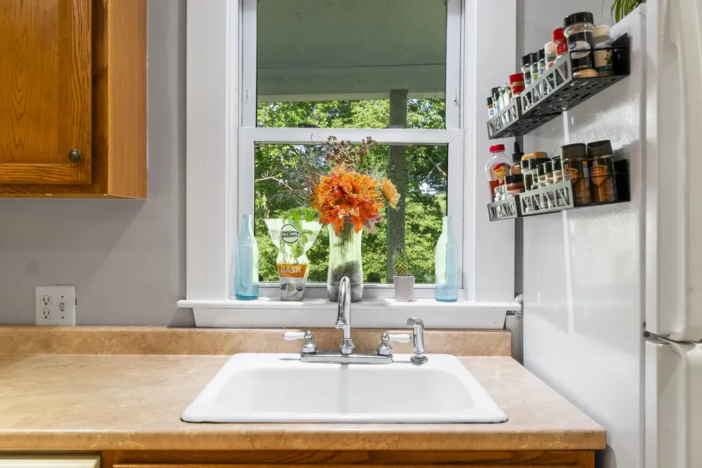 68 Newbury Street Auburn ME 04210