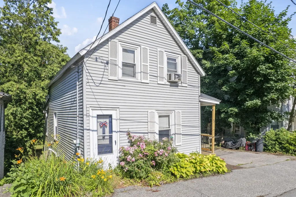 68 Newbury Street Auburn ME 04210