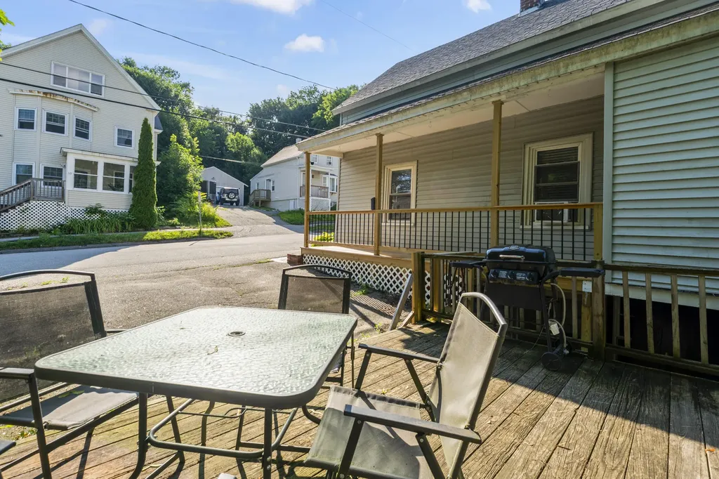 68 Newbury Street Auburn ME 04210