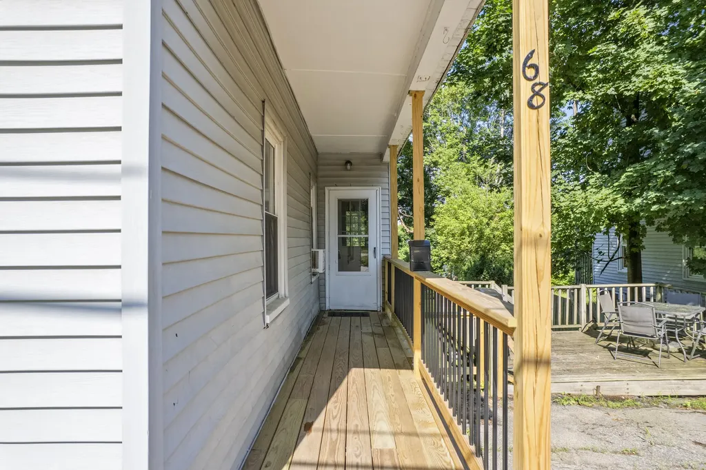 68 Newbury Street Auburn ME 04210