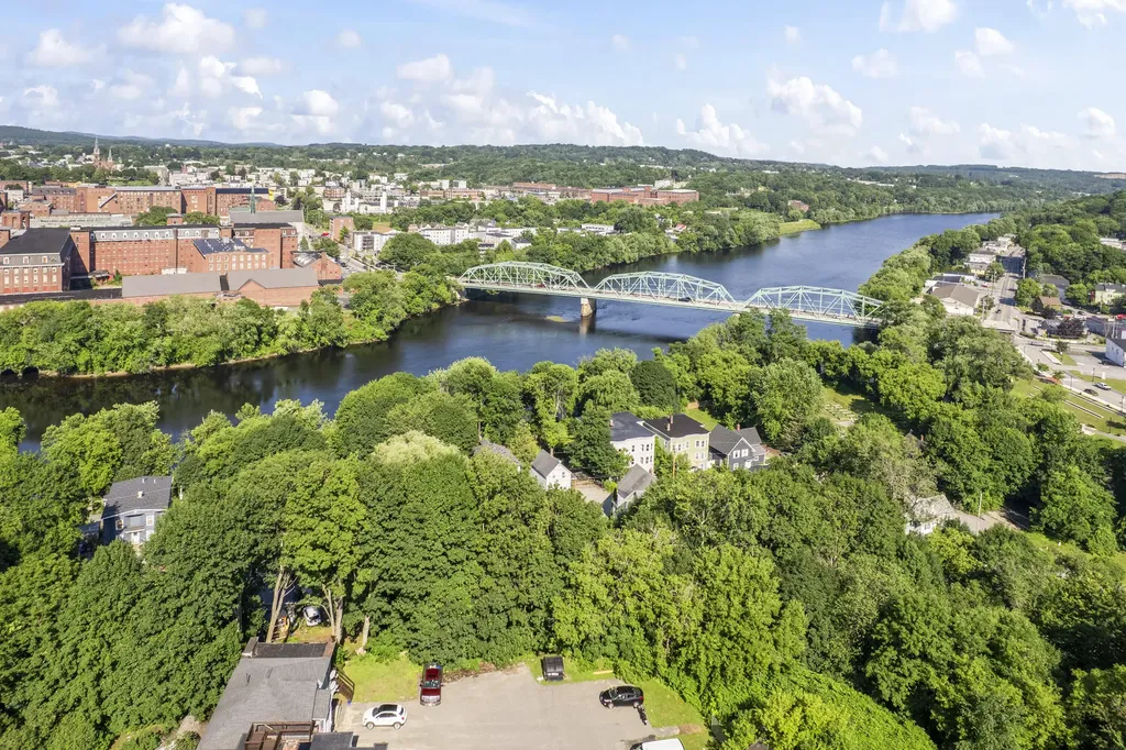 68 Newbury Street Auburn ME 04210