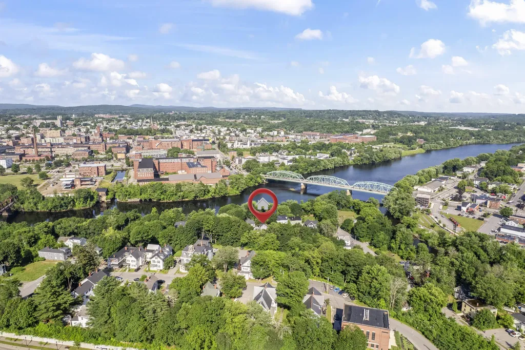 68 Newbury Street Auburn ME 04210