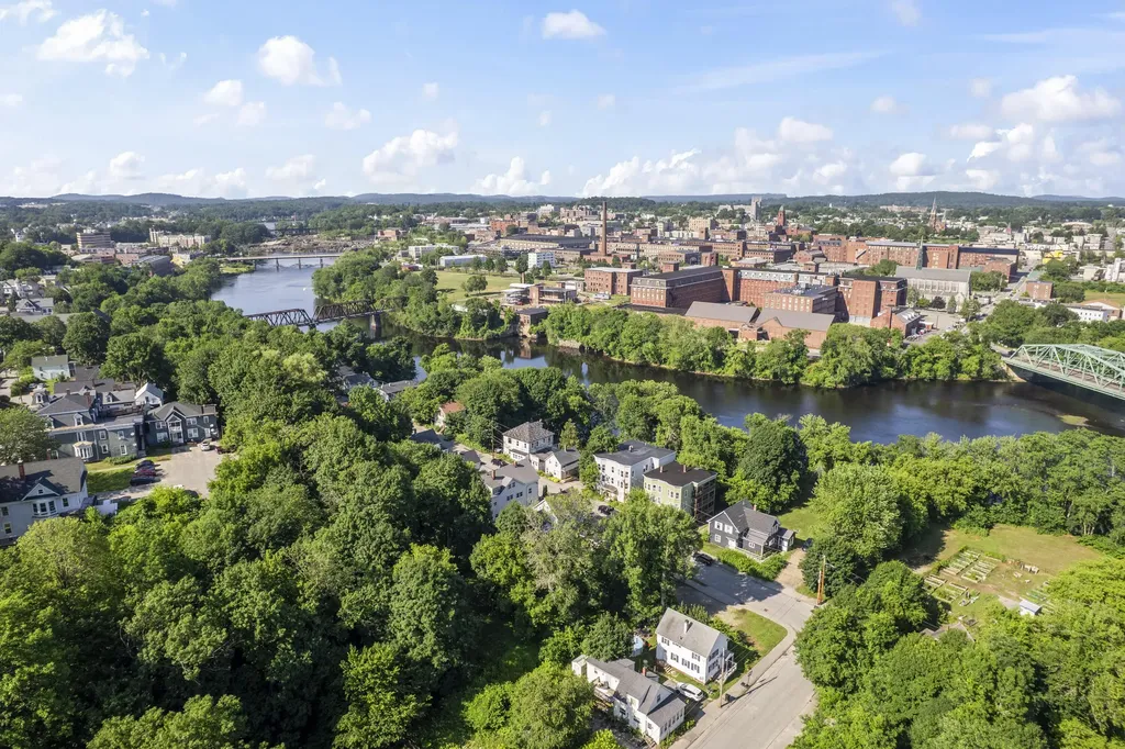 68 Newbury Street Auburn ME 04210