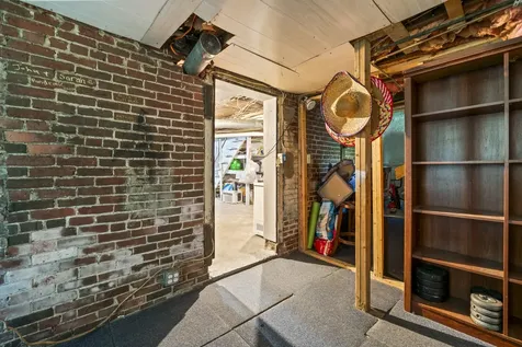 68 Newbury Street Auburn ME 04210