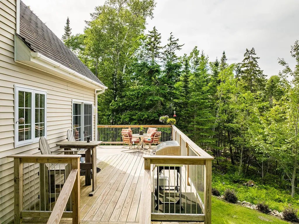 111 Ledge Road South Thomaston ME 04858