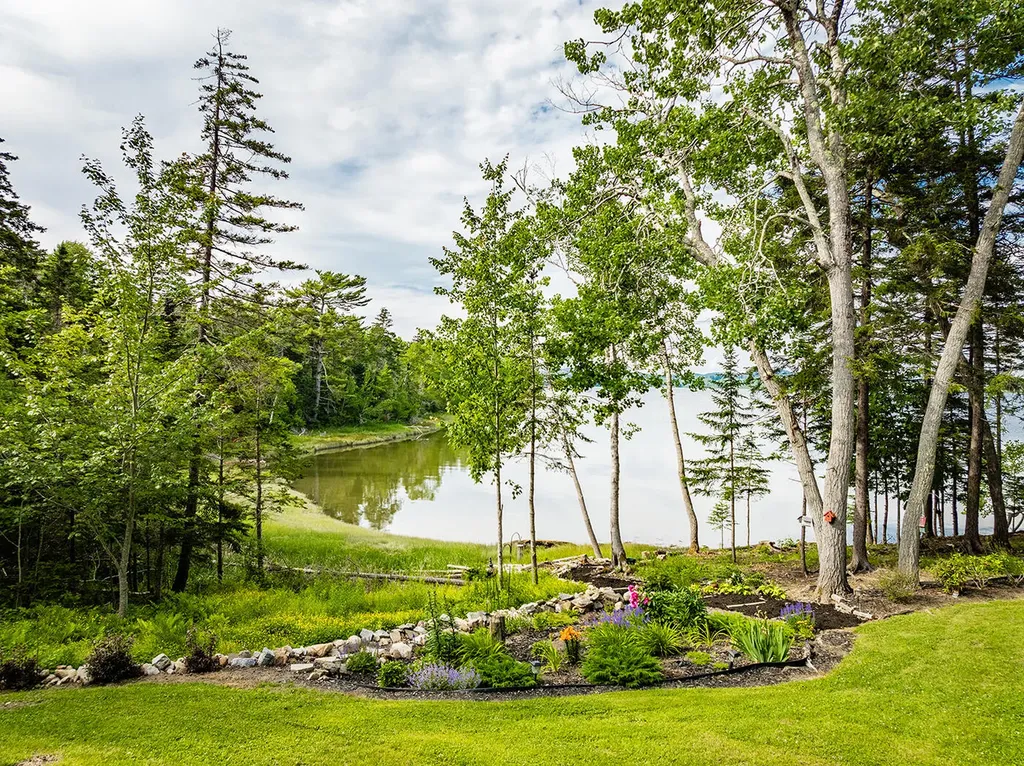 111 Ledge Road South Thomaston ME 04858
