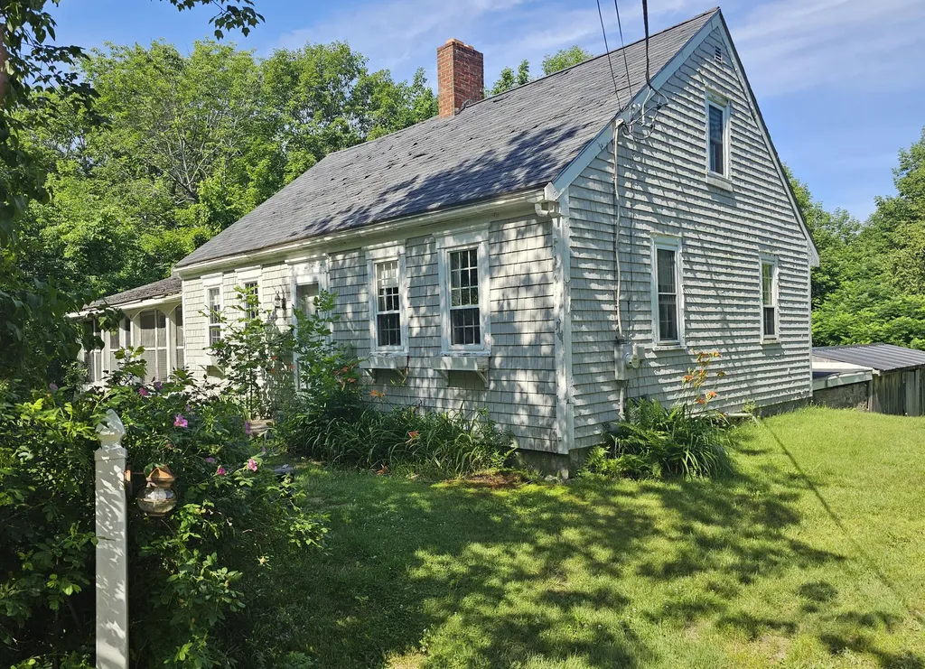 6 Barton Road Windsor ME 04363