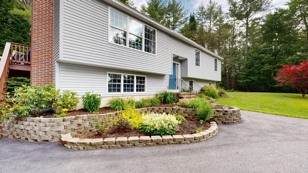 15 Howe Lane Sabattus ME 04280
